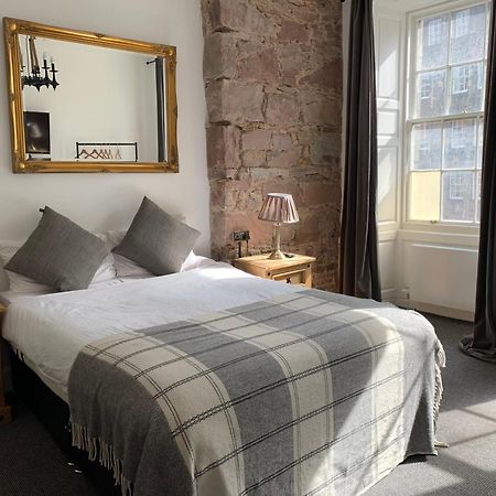 Royal Mile Balconies By The Castle Aparthotel Единбург Екстериор снимка